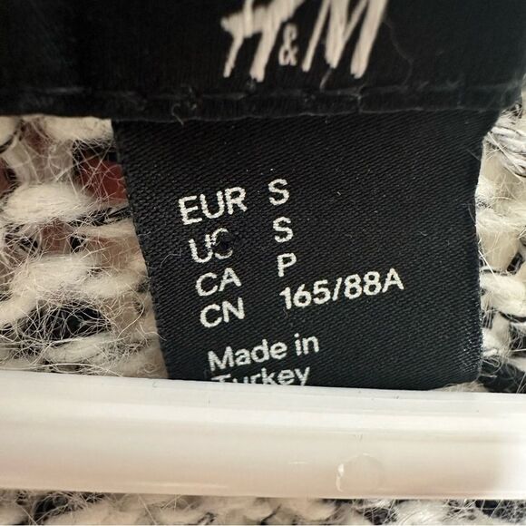 H&M small sweater dress‎ - Picture 3 of 7